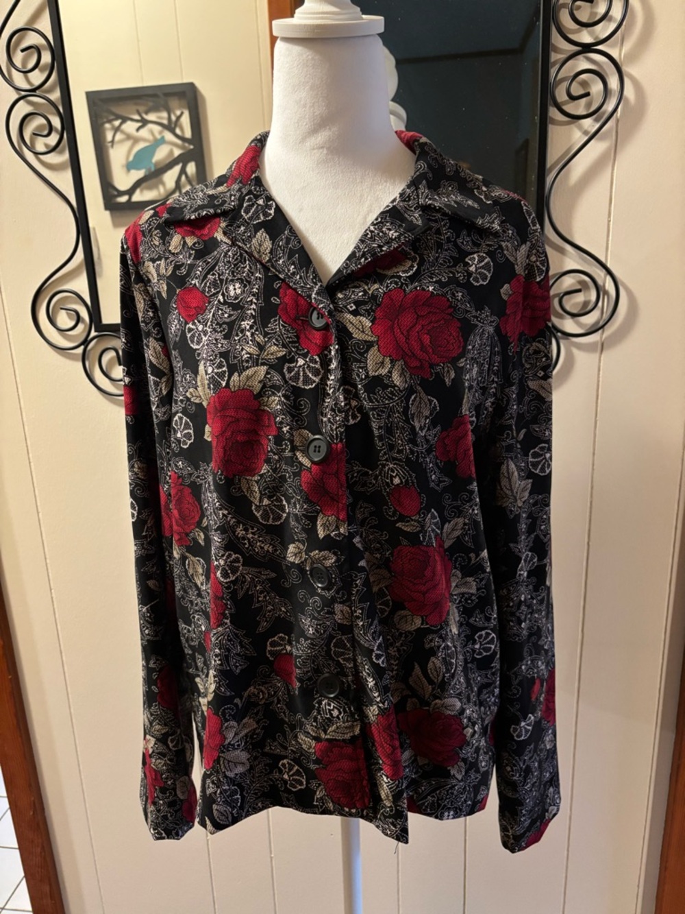 Briggs New York Black Button-Down Top with Red Rose Print size Medium